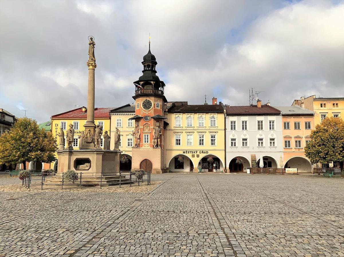Apartman V Podkrovi Hostinné Exterior foto