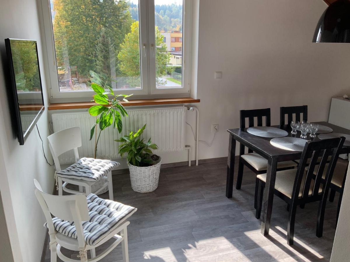 Apartman V Podkrovi Hostinné Exterior foto